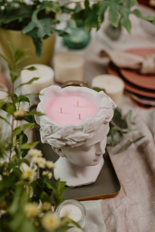 Soy wax candle in decorative flowerpot – white